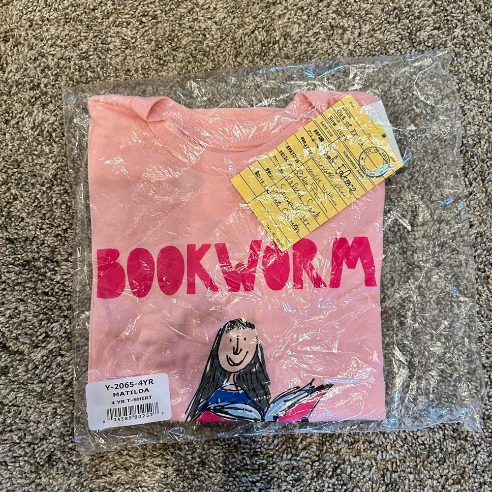Girls t shirt. Book themed from Out of Print. Size 4